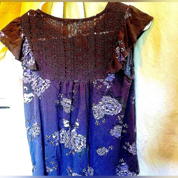 2 women tops - Picture 3 of 5